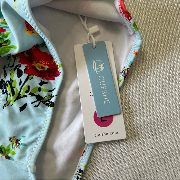 CUPSHE Women's Light Blue Floral Scalloped Halter One Piece Swimsuit NWT Size L - Picture 6 of 9